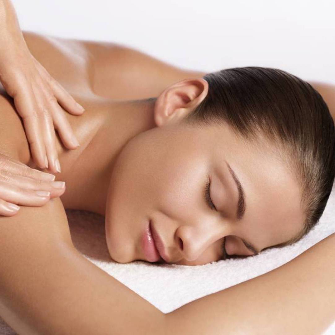 https://oasismassagesalon.com/wp-content/uploads/2017/06/Oasis-body-massage1.jpg